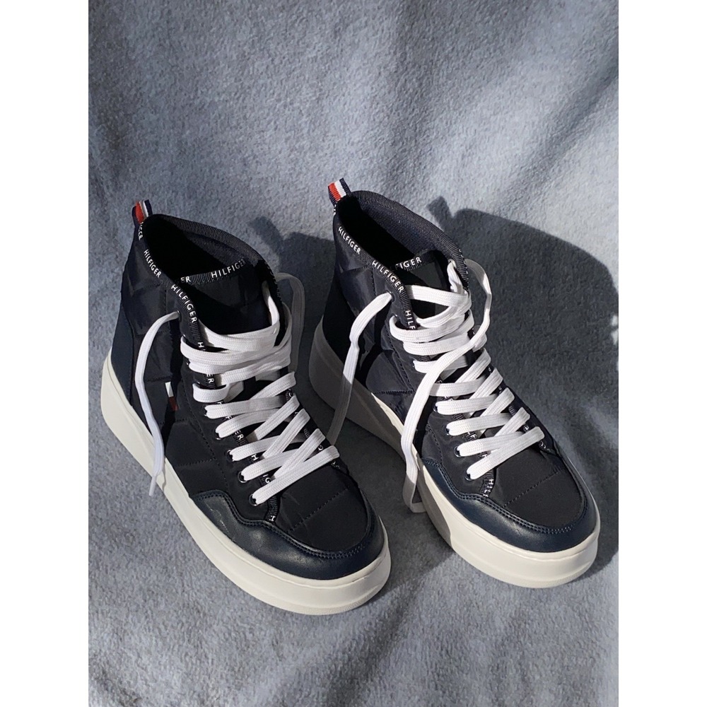 Cute! Tommy Hilfiger Women's Size 8 Navy Blue Quilted High Top Platform Shoes